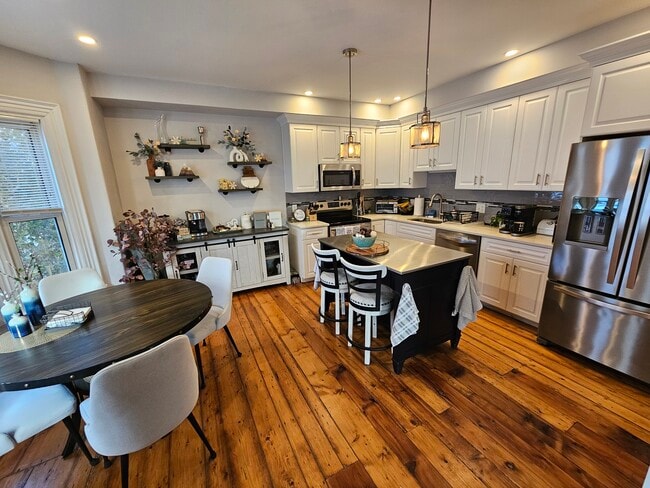 Building Photo - 95 Harvard St