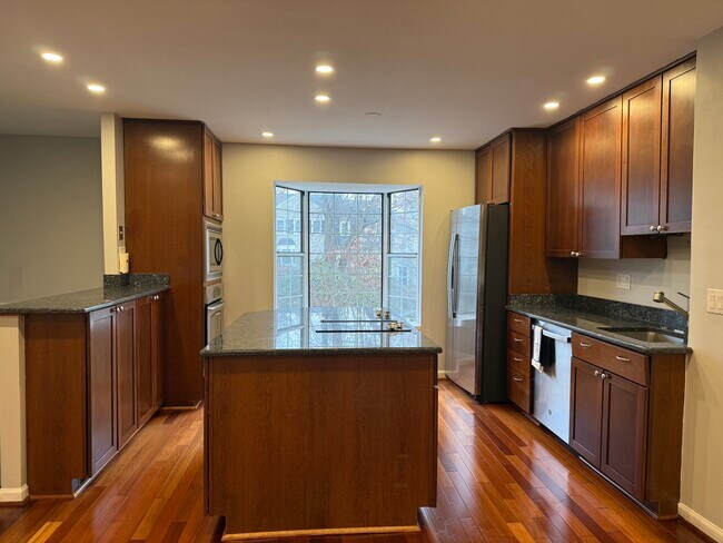 Building Photo - Reston House