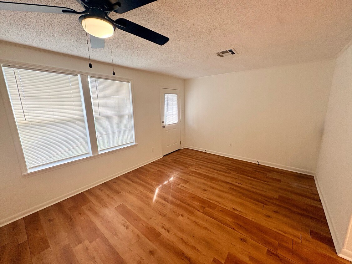 Foto del edificio - 2710 Hodges St