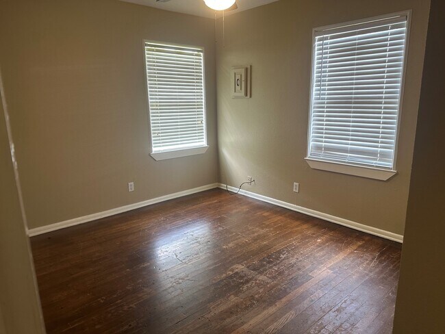 Foto del edificio - 114 Forest Oaks Ln