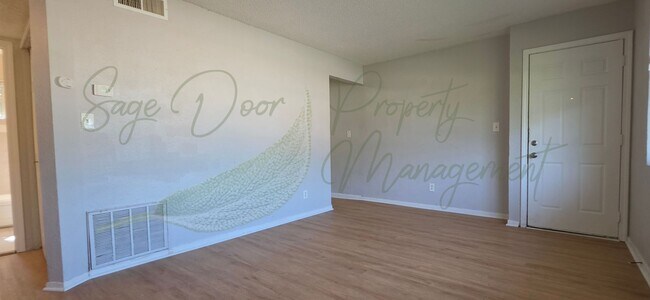 Building Photo - 5529-5531 Freeman Ct
