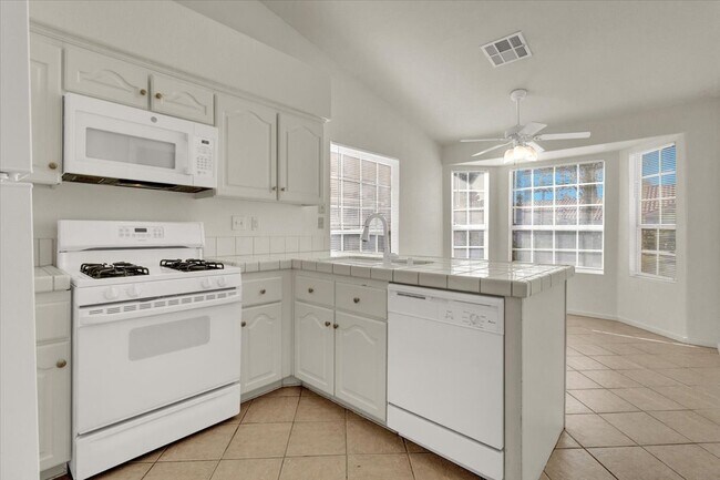 Foto del edificio - 7624 Haskell Flats Dr