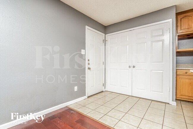 Foto del edificio - 7557 Folkstone Dr