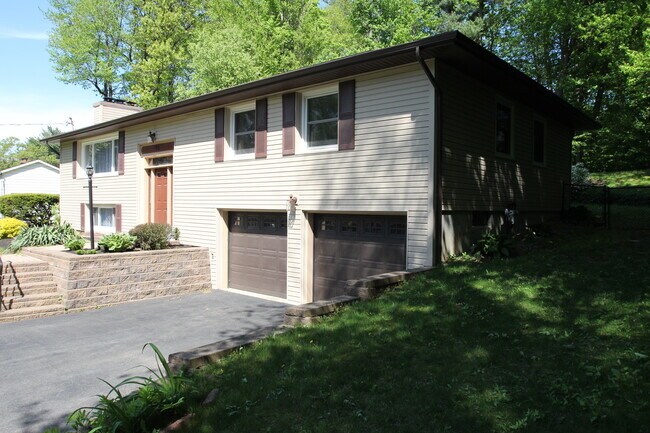 Foto del edificio - 73 Birchwood Ln