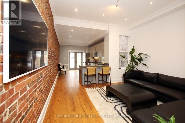 Building Photo - 153 Collier St