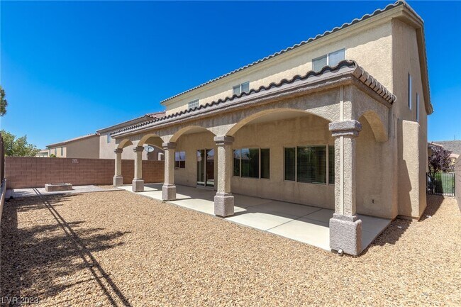 Foto del edificio - 2553 Chateau Clermont St