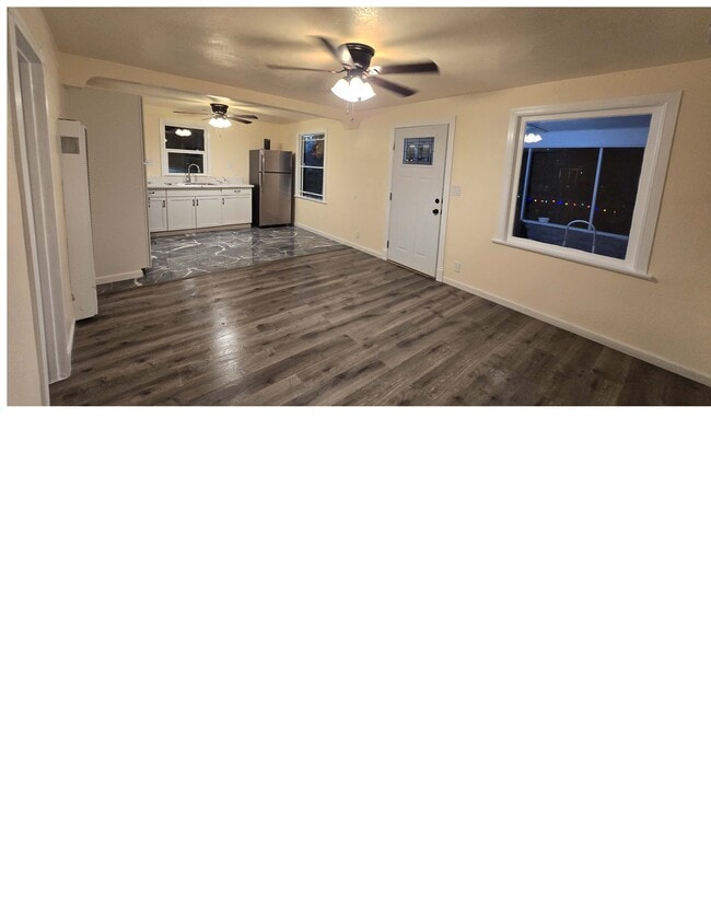 Building Photo - 10217 Yorba St