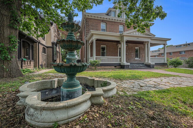 Fuente - 3611 Jackson St