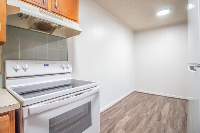 Building Photo - 2500 W 26th