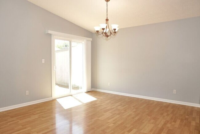 Foto del edificio - 2 Bedroom Condo in Indianapolis