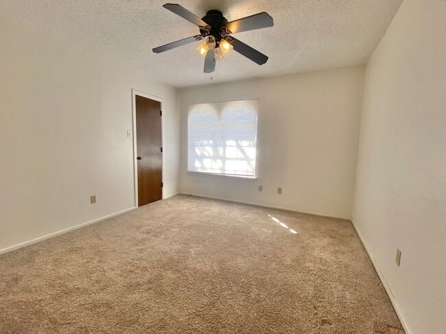 Building Photo - 3 bed 2 bath 2 car garage now available ac...