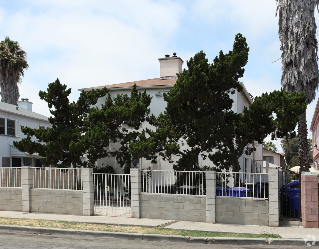 Building Photo - 4418-4424 Boundary St