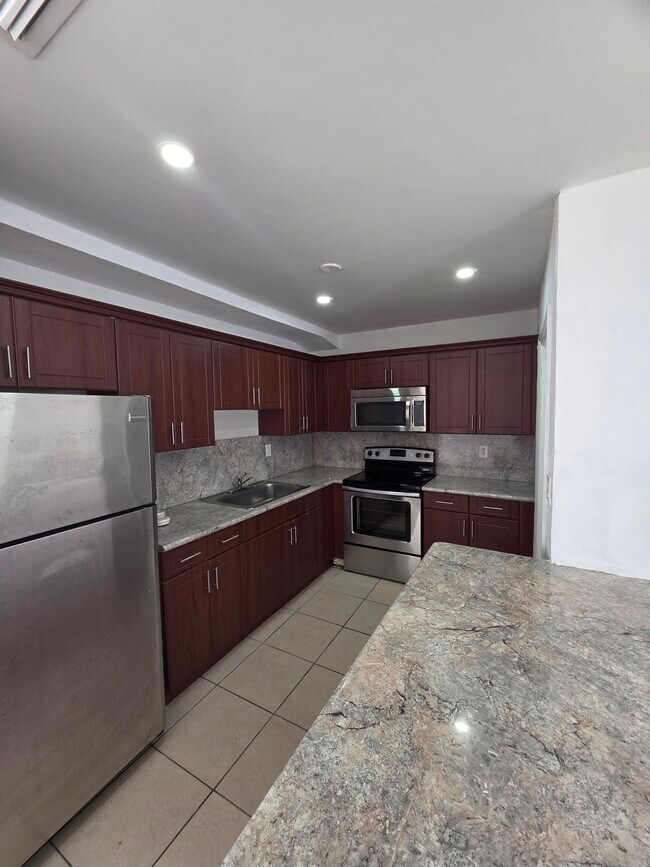 Foto del edificio - 681 SW 29th Ter