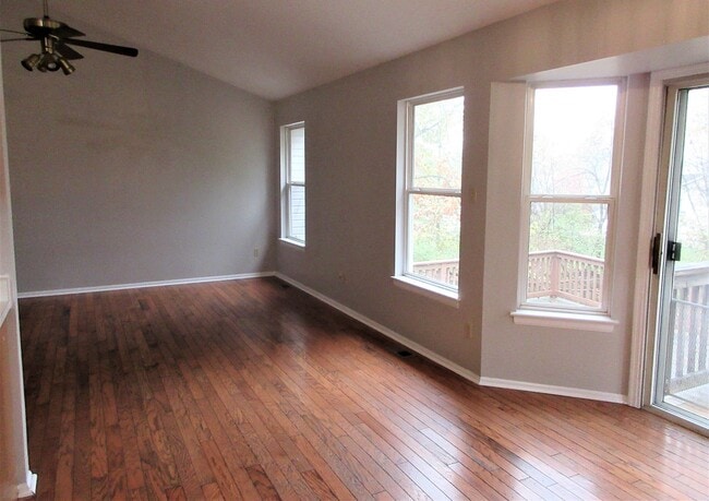 Building Photo - 206 Crescent Ave