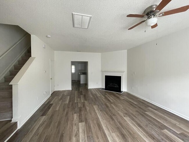 Building Photo - 102 Graystar Rd