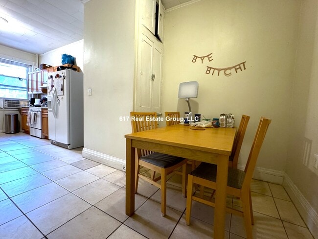 Building Photo - 18 Euston St