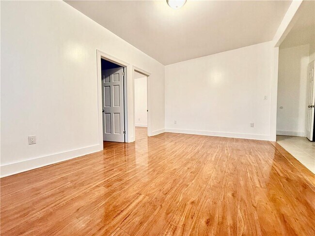 Foto del edificio - 1430 E 3rd St