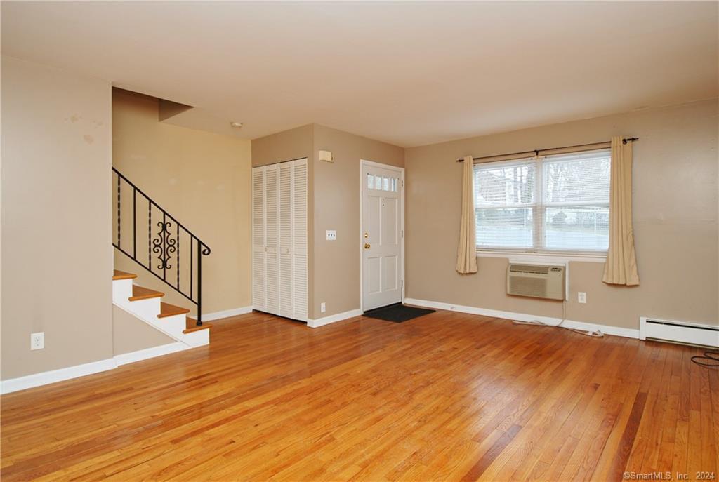 Primary Photo - 77 Webb Ave