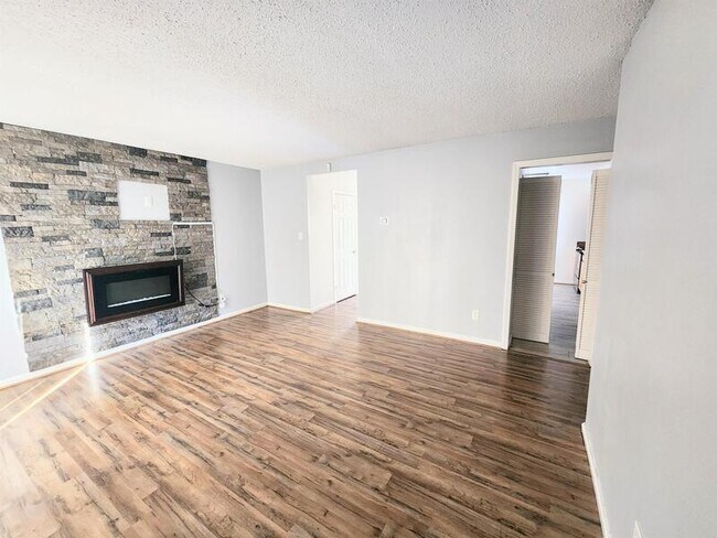 Building Photo - 2152 Kimball Cir