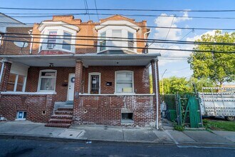 Building Photo - 213 N Railroad St