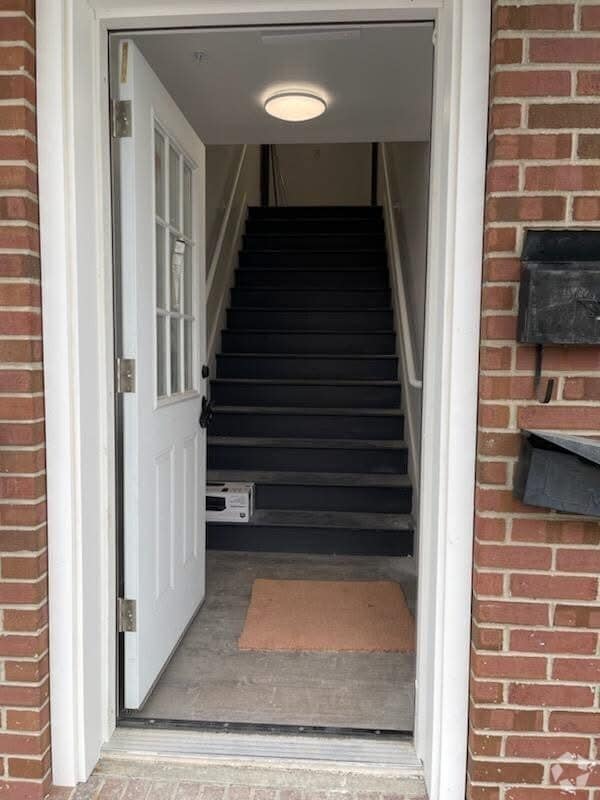 Building Photo - 4822 Kutztown Rd