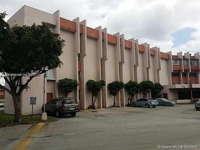 Foto del edificio - 9678 Fontainebleau Blvd