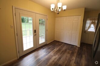 Building Photo - 12 King Arthur Pl