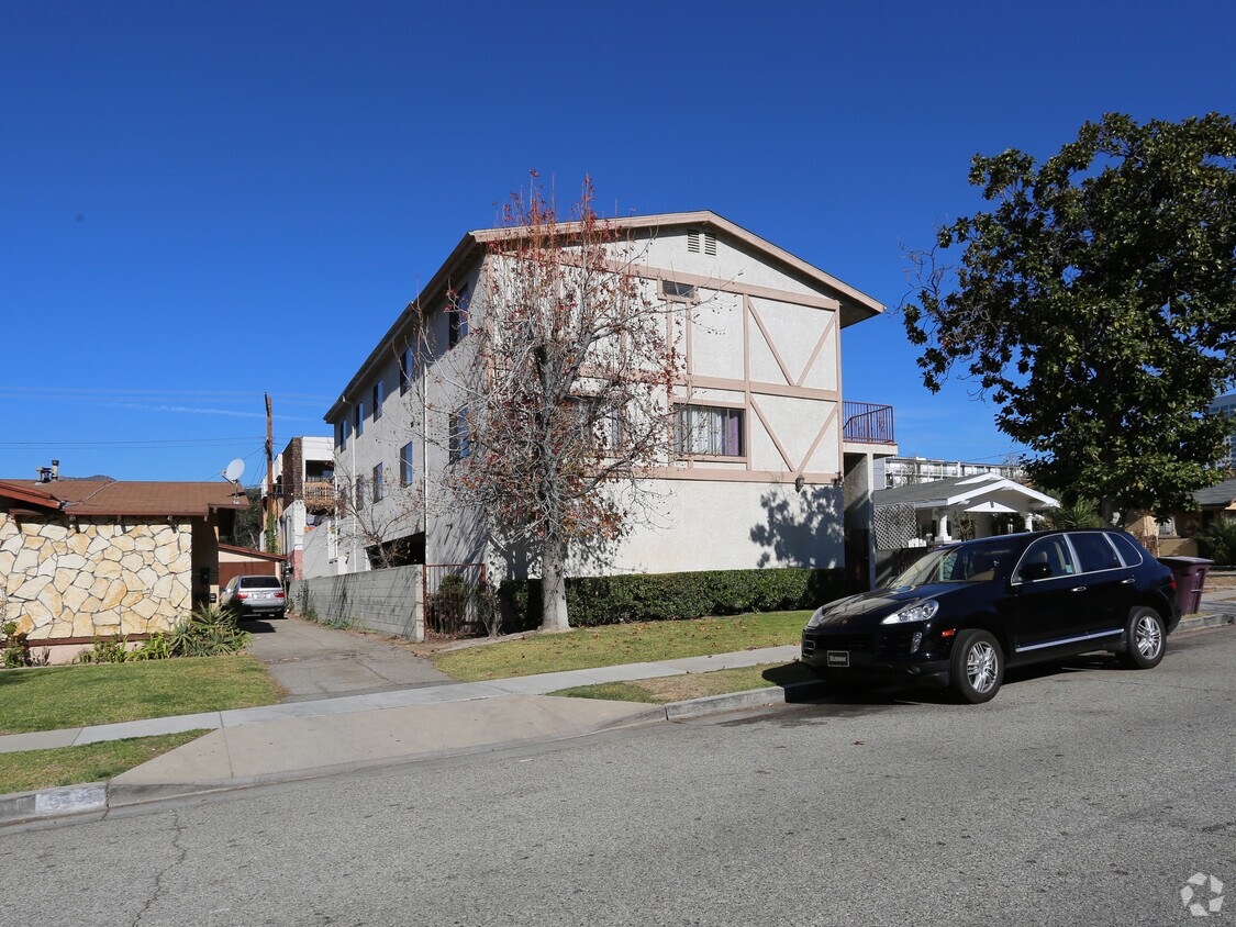 Building Photo - 521 Alexander St