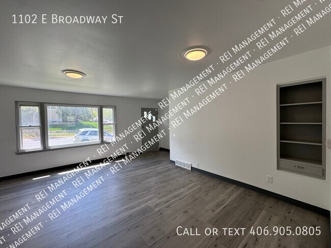 Building Photo - 1102 E Broadway St