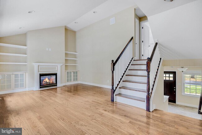 Building Photo - 7 E Upland Way