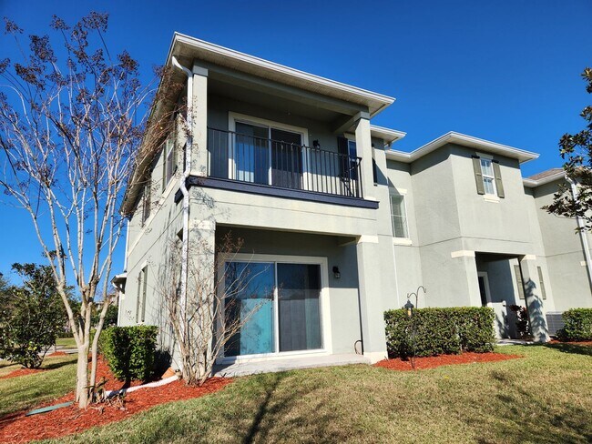 Foto del edificio - Spacious 3/3 Townhome With Lake View