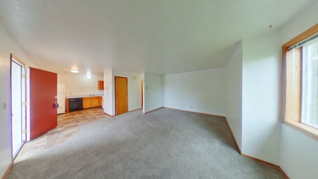 Building Photo - 2 Bed with Carport! Walk to MSU! Pet Frien...
