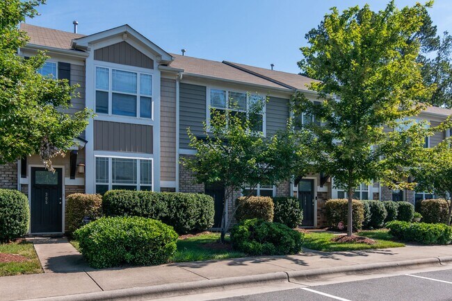 Building Photo - Cozy 2 bedroom townhome nestled in Brightl...