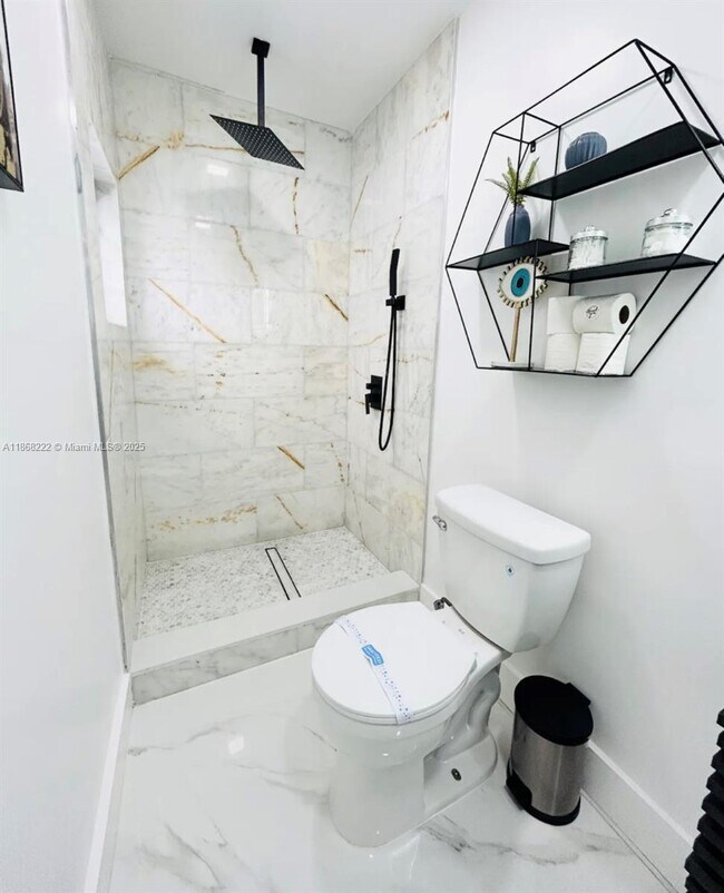 Foto del edificio - 2723 SW 13th St