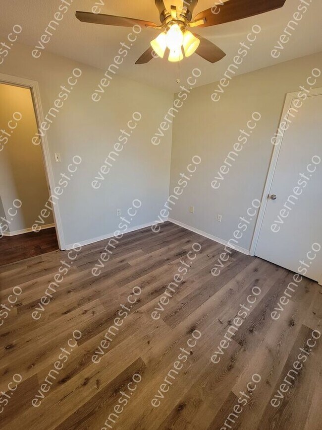 Building Photo - 3525 Dorchester Dr