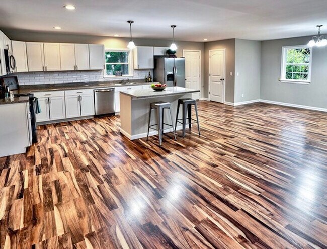 Foto del edificio - 103 Woodsdale Dr