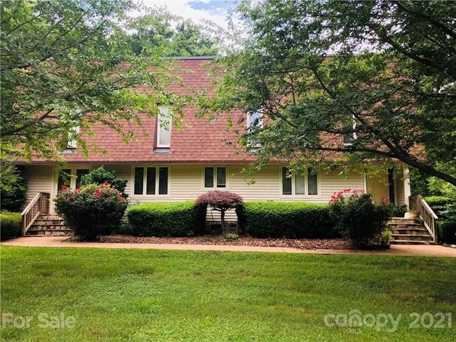 Foto del edificio - Room in House on Ranson Rd