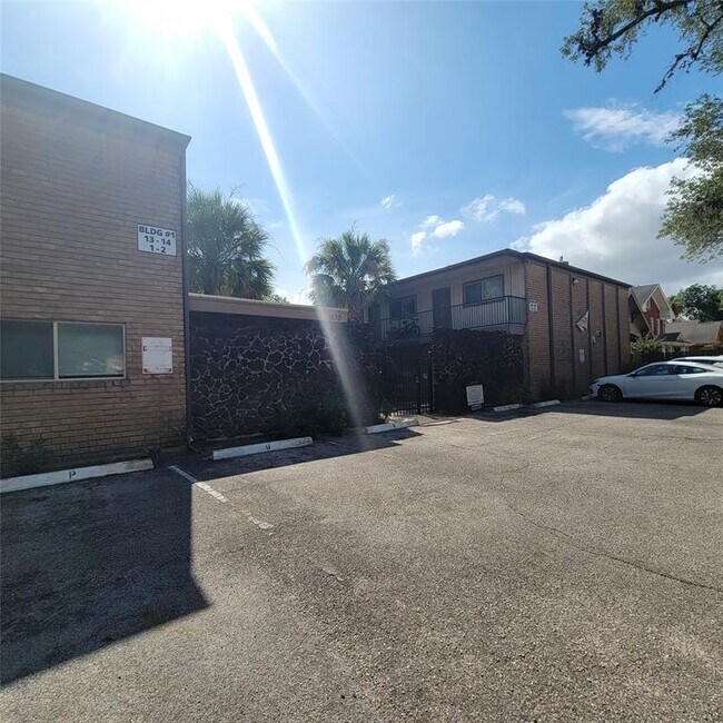 Foto del edificio - 1530 Heights Blvd
