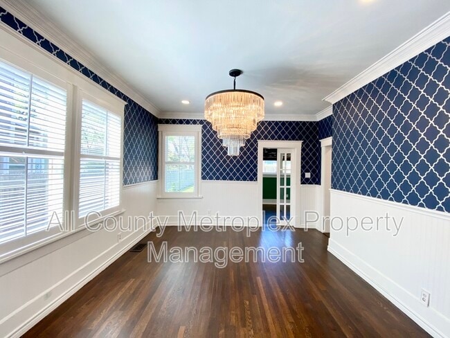 Building Photo - 5301 Junius St