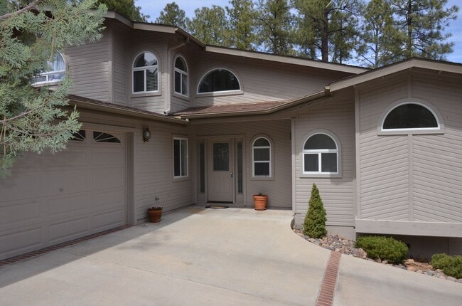 Building Photo - Live in the pined community of Timber Ridge!