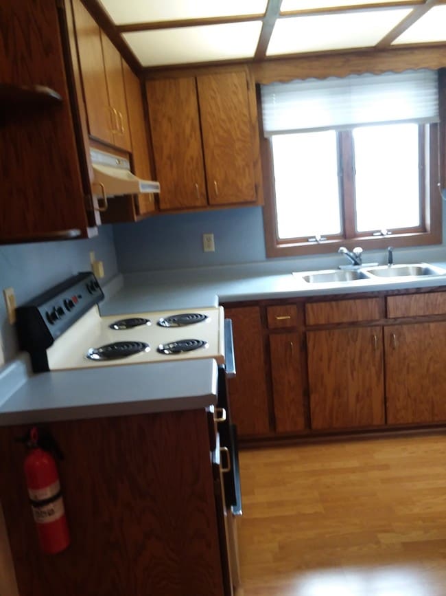 Kitchen - 512 2nd Ave S