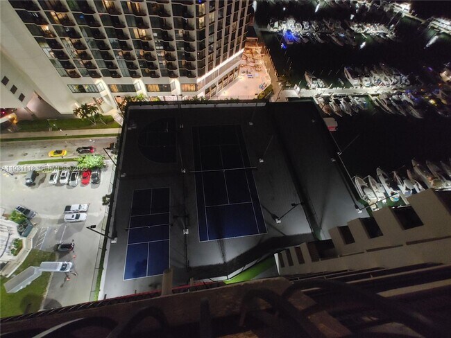 Foto del edificio - 555 NE 15th St