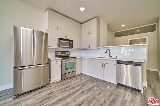 Building Photo - 3810 Wilshire Blvd