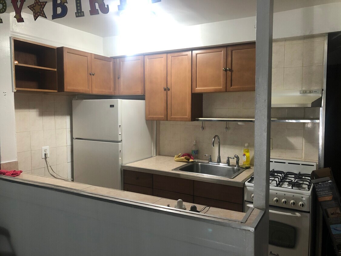 Kitchen - 25-28 14th Pl