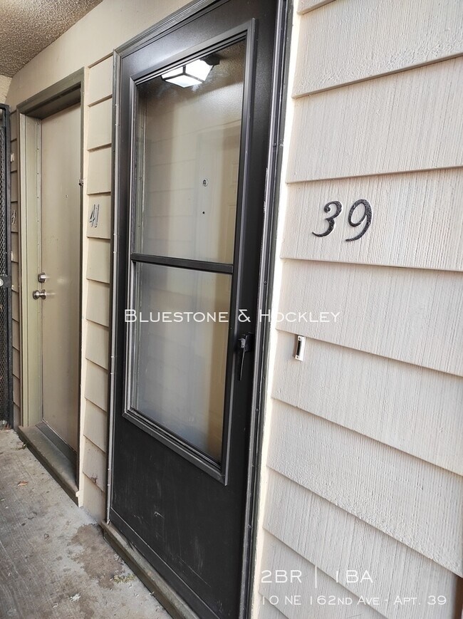Building Photo - 10 NE 162nd Ave