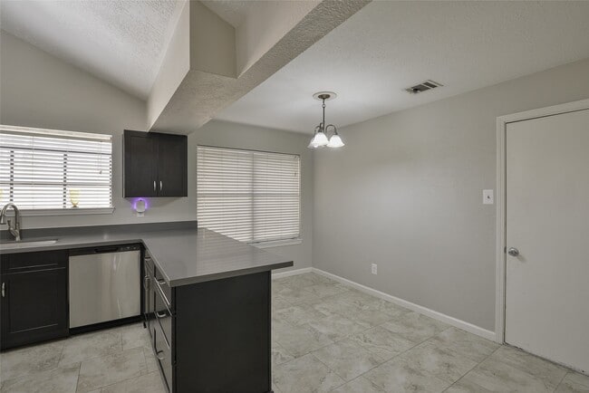 Building Photo - 3318 Golden Willow Dr