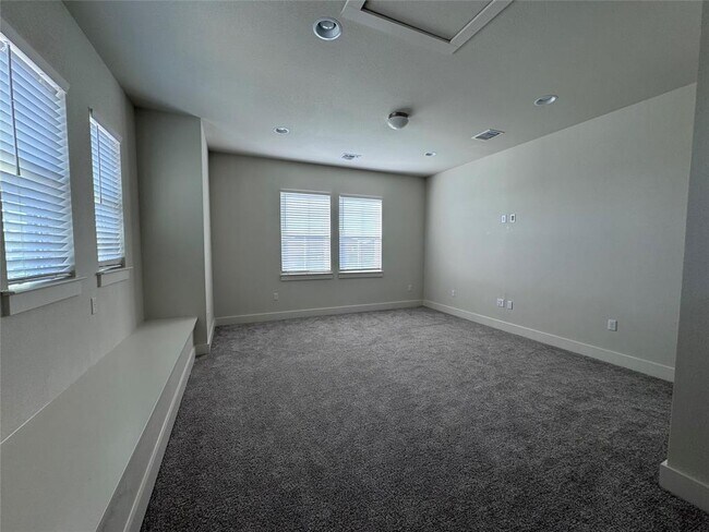 Foto del edificio - 8012 Hillock Terrace