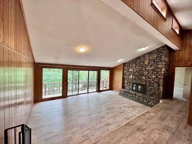 Foto del edificio - 1688 E Anson St