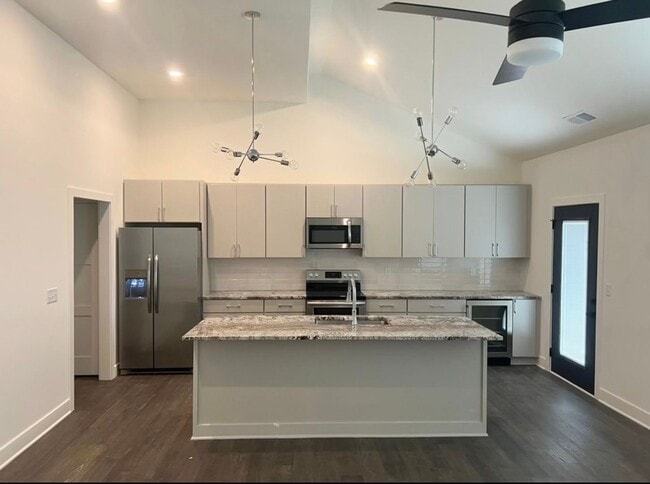 Foto del edificio - 104-106 Oakwood Ct