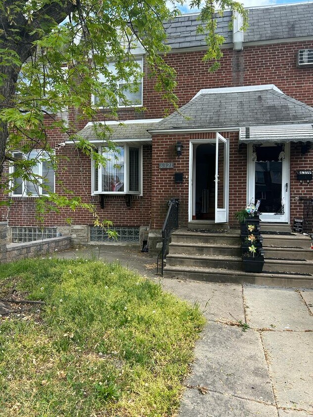 Foto principal - 6321 Calvert St